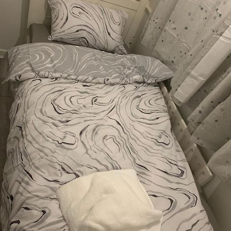 At Apex House Single Room Horndon-on-the-Hill エクステリア 写真